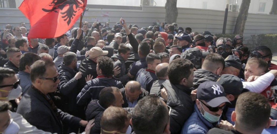 Αλβανία: Ένας νεκρός, 4 τραυματίες σε διαμάχη μεταξύ υποστηρικτών αντίπαλων κομμάτων