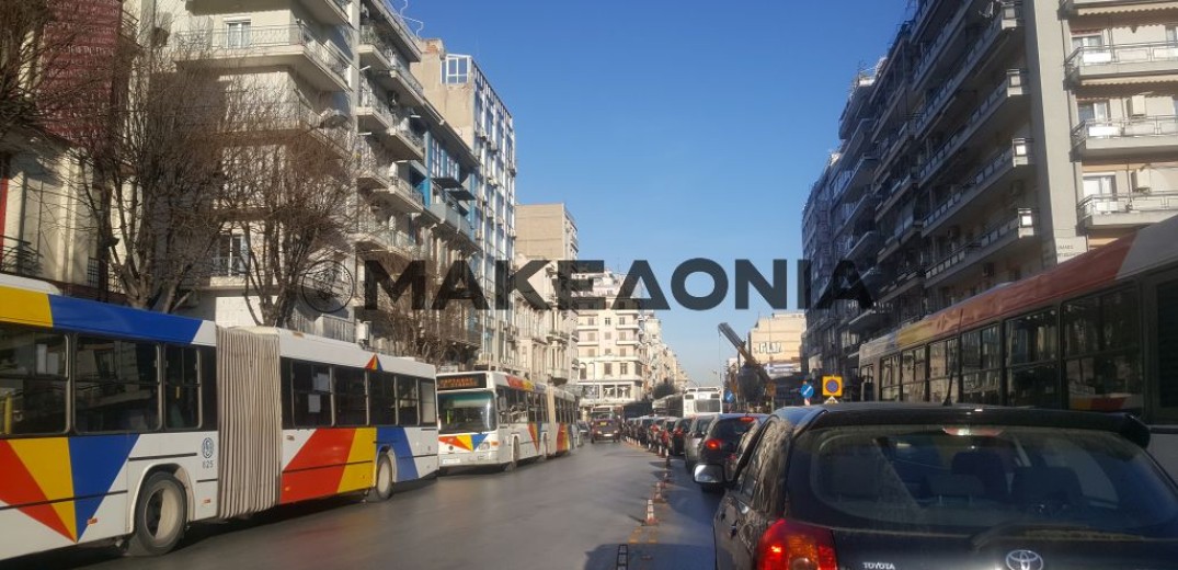 Κυκλοφοριακό &quot;έμφραγμα&quot; στο κέντρο της Θεσσαλονίκης (φωτογραφίες)