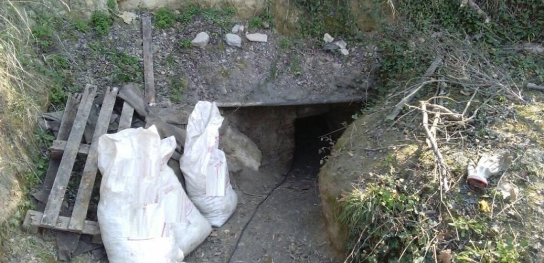 Σέρρες: Έσκαψαν σήραγγα 30 μέτρων κάτω από ιερά μονή, αναζητώντας αρχαία (Φωτ.)