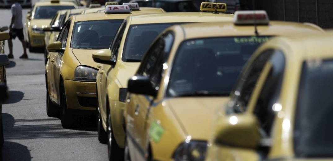 Χειροπέδες σε οδηγούς ταξί στην Αθήνα
