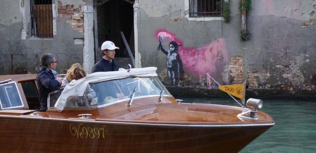  Βενετία: Ψάχνουν να βρουν αν ο Μπάνκσι &quot;χτύπησε&quot; ξανά με το &quot;Παιδί που επέζησε του ναυαγίου&quot; 