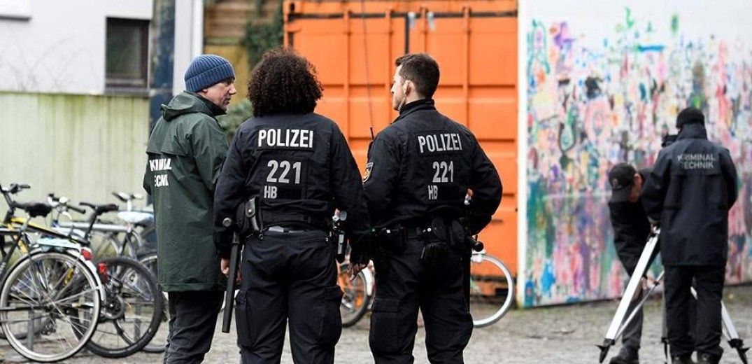 Γερμανία: Τρεις νεκροί από βαλλίστρα σε δωμάτιο ξενοδοχείου 