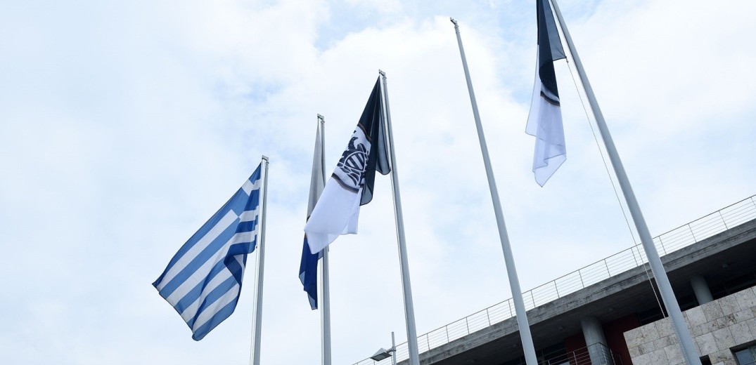 Δύο σημαίες του ΠΑΟΚ κυματίζουν στο Δημαρχείο Θεσσαλονίκης