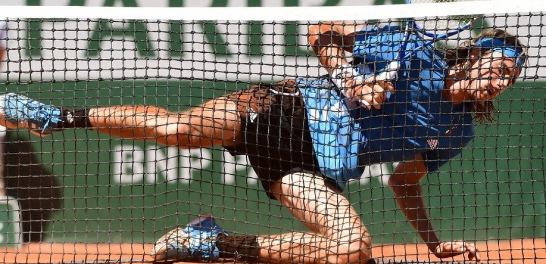 Τένις: Ο Τσιτσιπάς… έφαγε χώμα και αποκλείστηκε από το Ρολάν Γκαρός