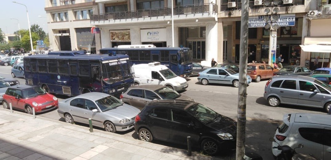Θεσσαλονίκη: Σε εξέλιξη συγκέντρωση αναρχικών στα Δικαστήρια