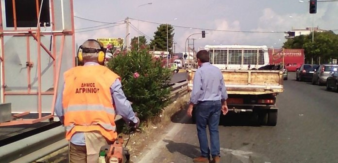 Εργασίες καθαρισμού στο δρόμο Θεσσαλονίκης - Περαίας