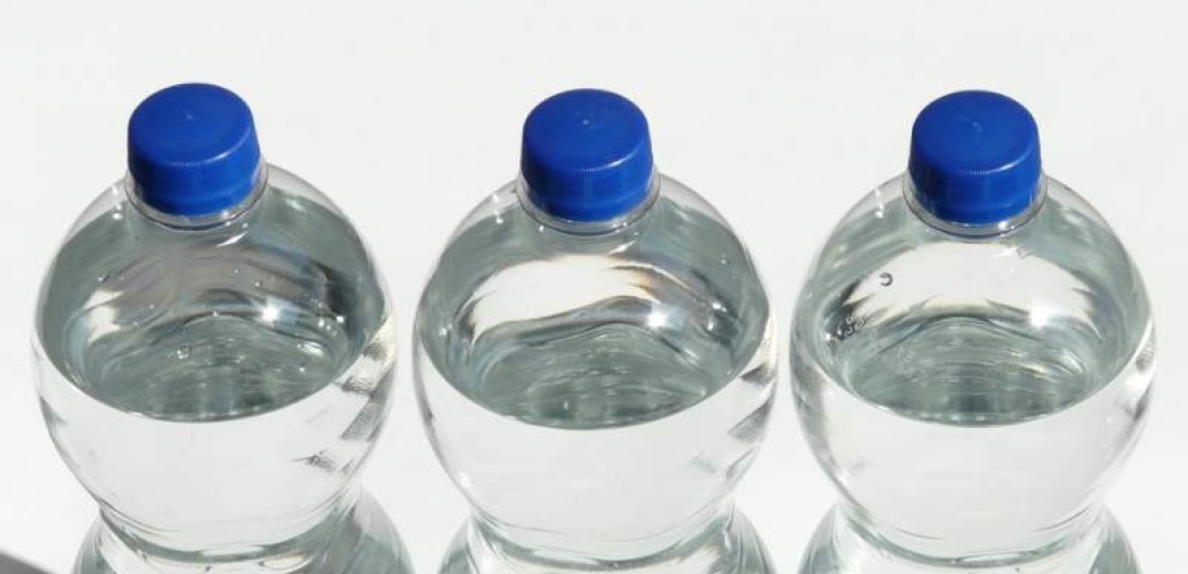 ΕΟΑΝ: Δεν ακριβαίνει το εμφιαλωμένο νερό που πωλείται σε πλαστική συσκευασία