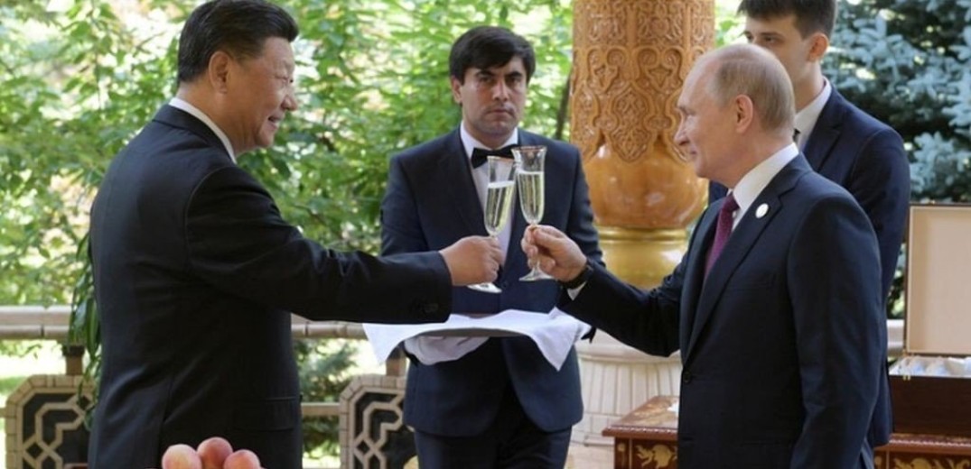 Γενέθλια με παγωτό, τσάι και Βλ. Πούτιν για τον Κινέζο πρόεδρο (βίντεο)