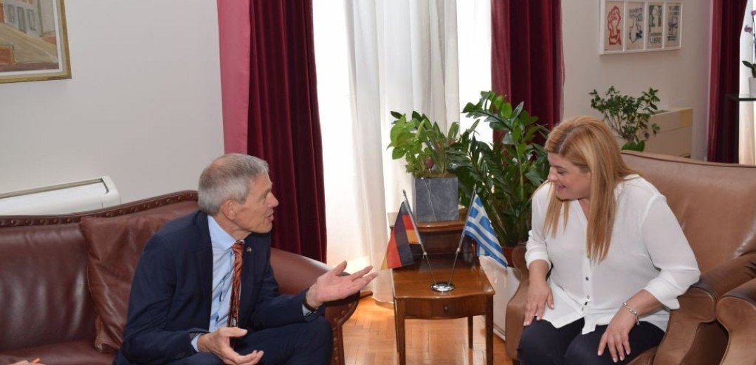 Αποχαιρετιστήρια συνάντηση της υφυπουργού Μακεδονίας Θράκης με τον Γερμανό πρόξενο στη Θεσσαλονίκη