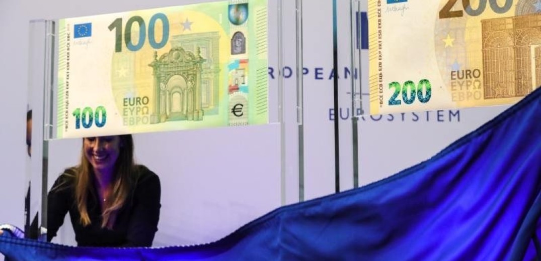 Παρουσιάστηκαν τα νέα χαρτονομίσματα των 100 και 200 ευρώ
