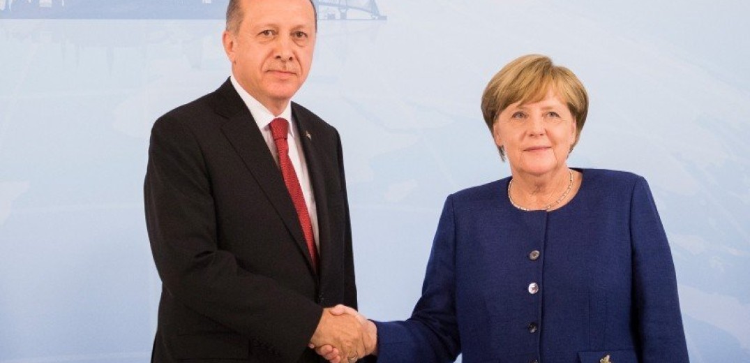 Συνομίλησαν Μέρκελ-Ερντογάν: Ο Τούρκος πρόεδρος ζήτησε διάλογο με την Ελλάδα