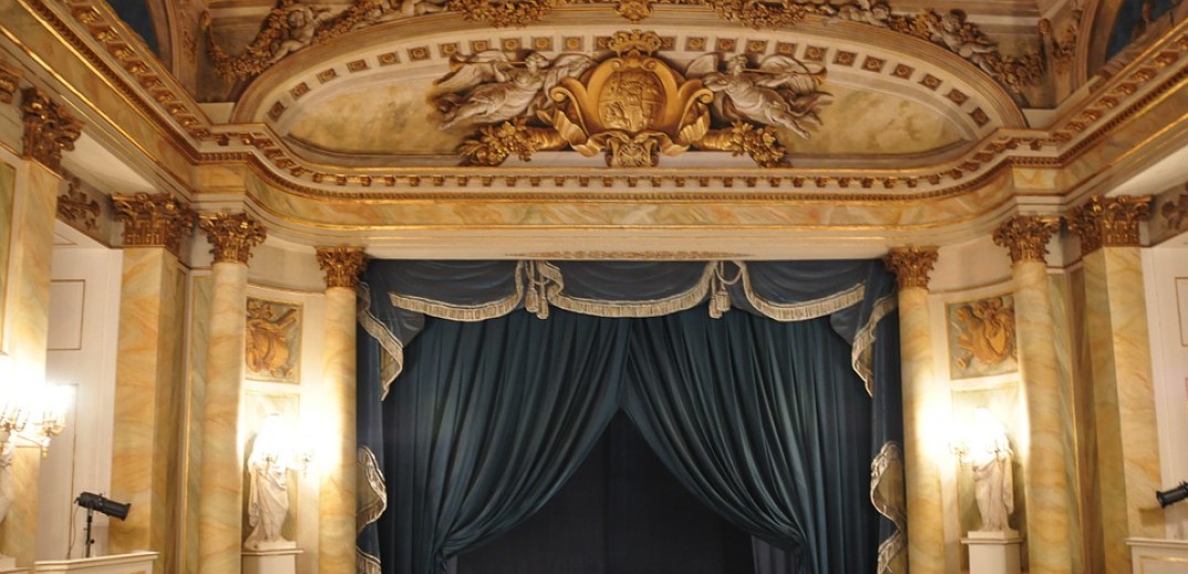 ΟΑΕΔ: Αρχίζει η υποβολή αιτήσεων για δωρεάν εισιτήρια θεάτρου σε ανέργους
