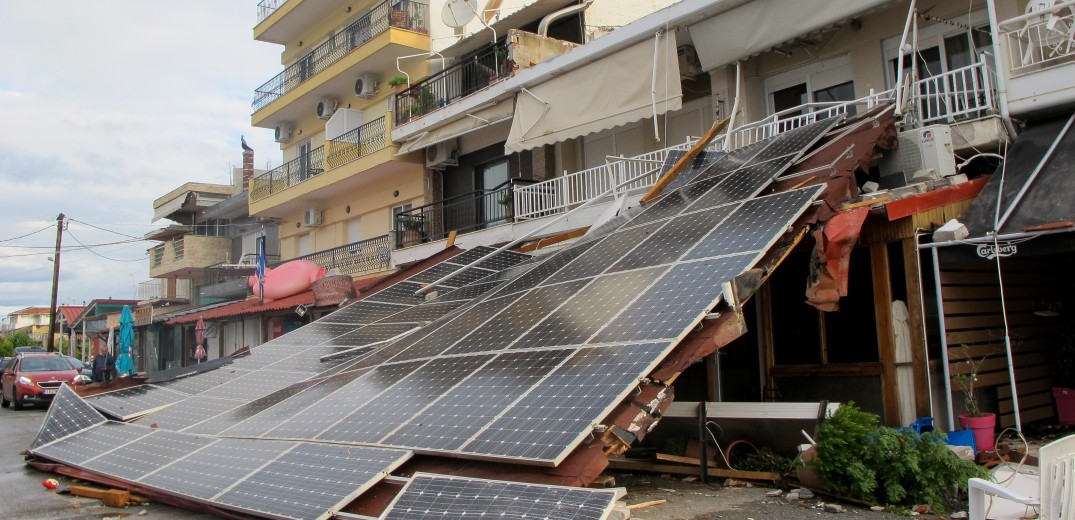 Αρχίζει η καταγραφή των ζημιών - Μάχη για την ηλεκτροδότηση στη Χαλκιδική