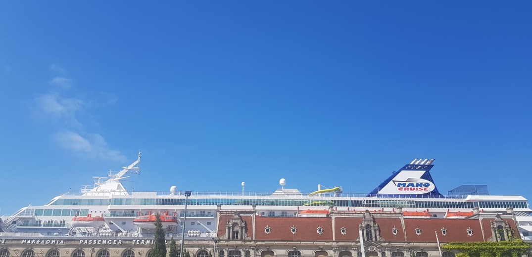 Το Crown Iris στο λιμάνι της Θεσσαλονίκης