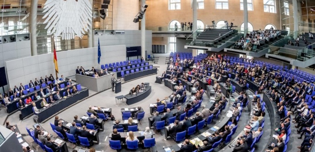 Η γερμανική βουλή αμφισβητεί το &quot;όχι&quot; της κυβέρνησης για τις αποζημιώσεις στην Ελλάδα