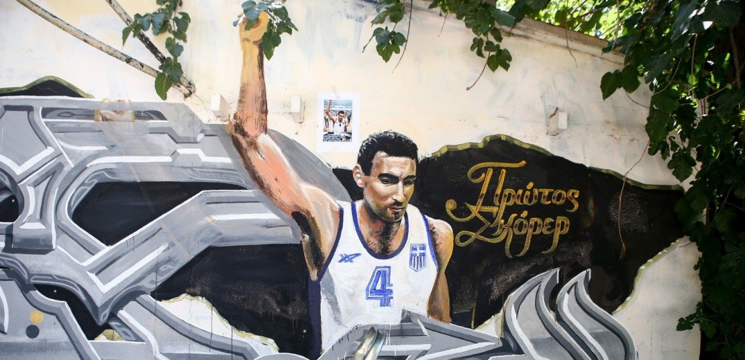 Το γκράφιτι του Νίκου Γκάλη επέστρεψε με φανέλα της Εθνικής