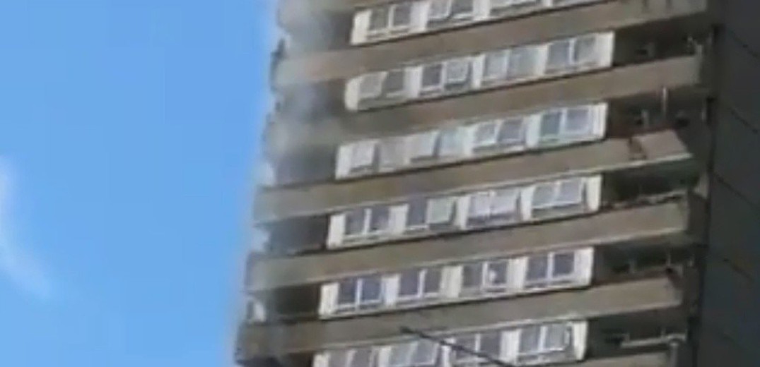 Πυρκαγιά στο 12ο όροφο κτιρίου στο Λονδίνο