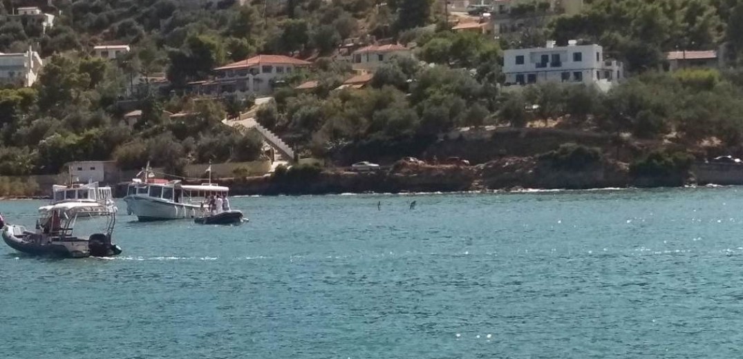 Ελικόπτερο κατέπεσε στη θάλασσα ανάμεσα στον Πόρο και το Γαλατά