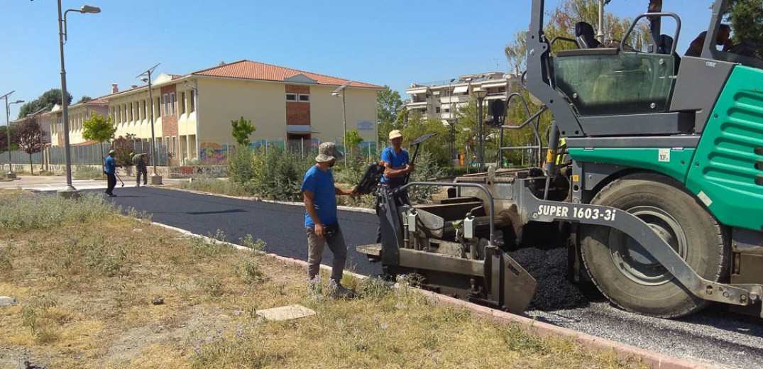  Έργα ασφαλτοστρώσεων μεταμορφώνουν τις γειτονιές του δήμου Θερμαϊκού 