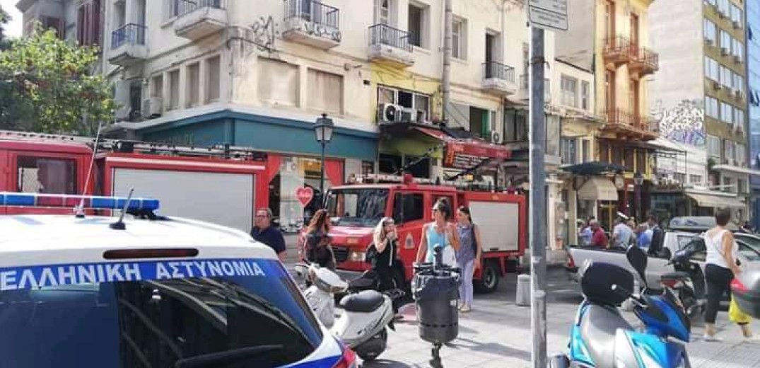Θεσσαλονίκη: Φωτιά σε σουβλατζίδικο στην οδό Κομνηνών (φωτ.)