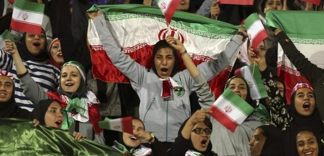 Η ΦΙΦΑ απαιτεί την παρουσία γυναικών στα γήπεδα του Ιράν
