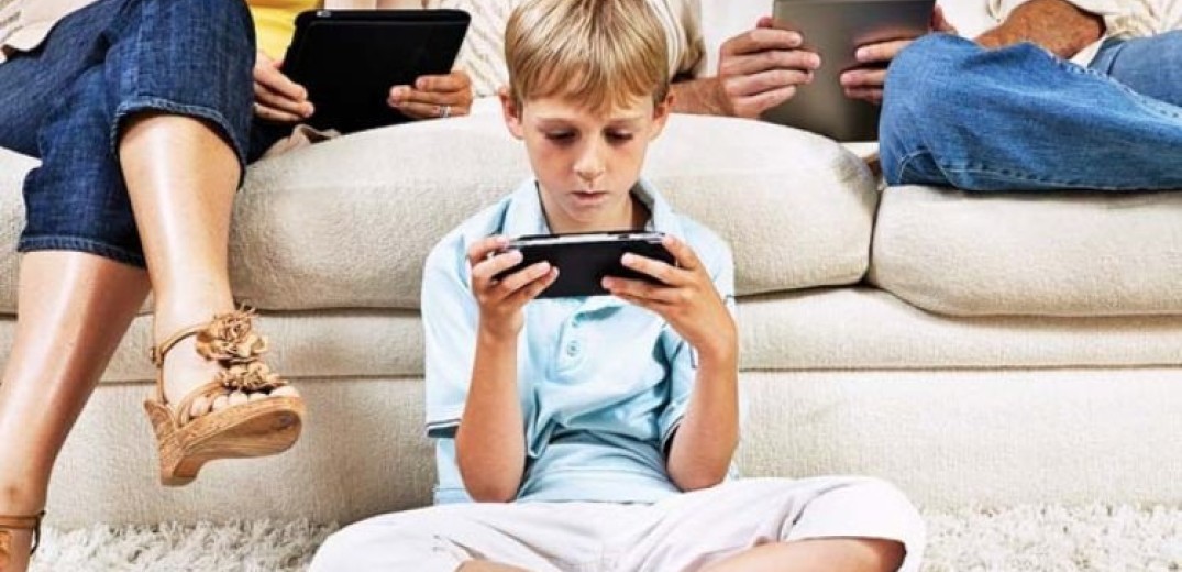 Ανήσυχοι αλλά αδρανείς οι γονείς για τις παγίδες του διαδικτύου 