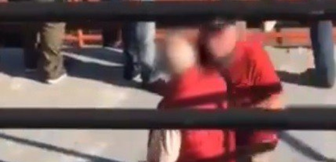 Η στιγμή της μοιραίας πτώσης του 70χρονου στο γήπεδο της Καλαμαριάς (video)