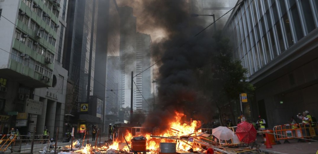 Κομισιόν: Απαράδεκτη η χρήση βίας ως απάντηση στις αντικυβερνητικές διαδηλώσεις στο Χονγκ- Κονγκ  