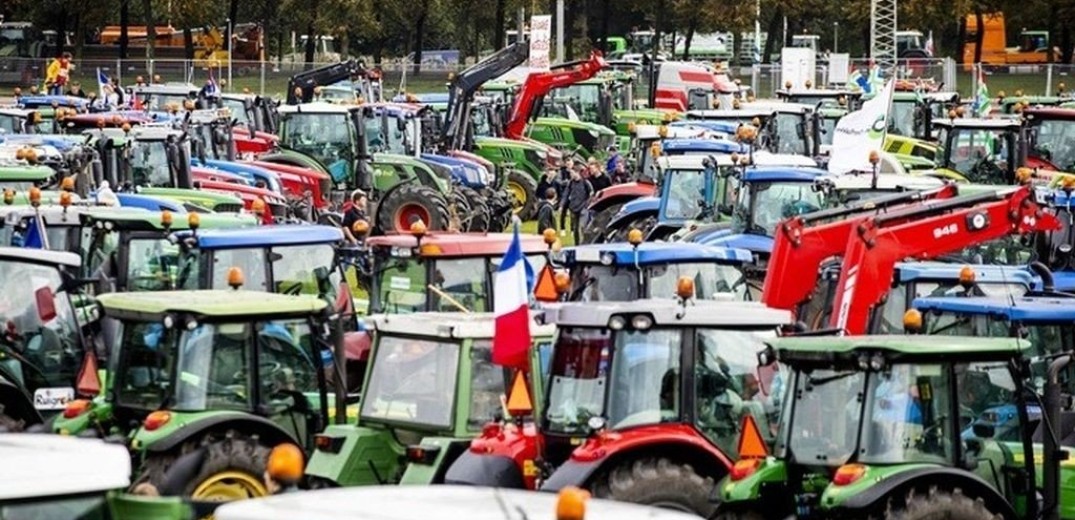 Ολλανδία: Στους δρόμους οι αγρότες με τα τρακτέρ για το κλίμα 