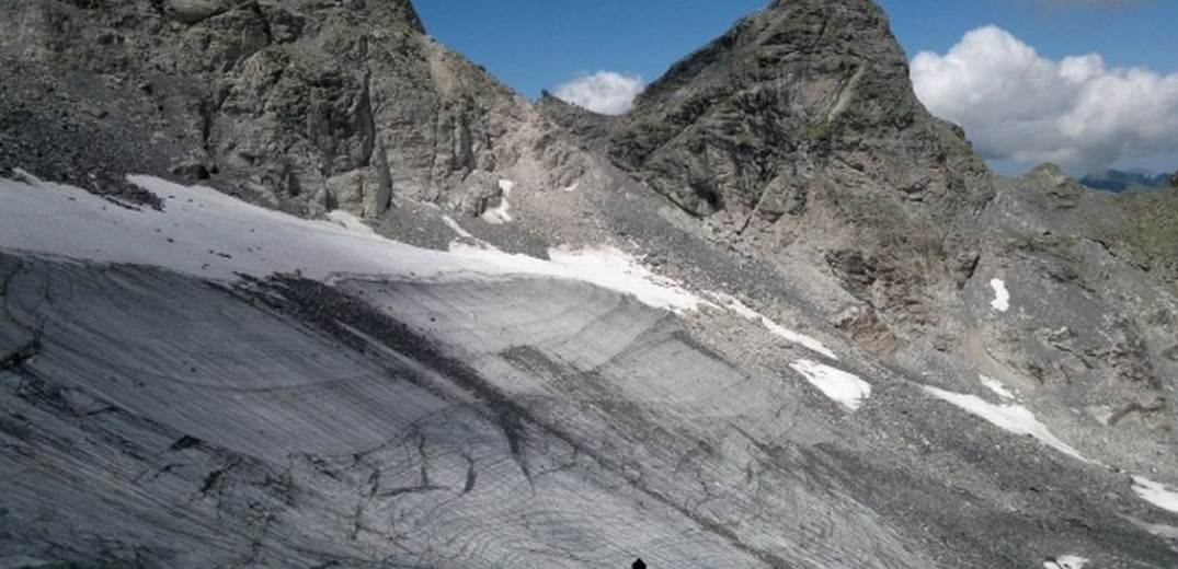 Οι Ελβετοί πορεύονται πένθιμα για τον παγετώνα Πιτζόλ