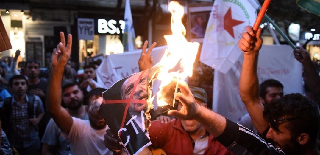 Κούρδοι της Θεσσαλονίκης διαδήλωσαν κατά της τουρκικής εισβολής στην ΒΑ Συρία