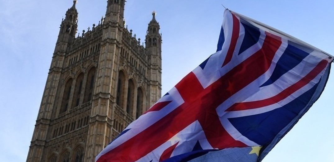 Μ. Βρετανία: Ο Μπόρις Τζόνσον αναστέλλει την εξέταση της συμφωνίας για το Brexit κι αναμένει τις Βρυξέλλες