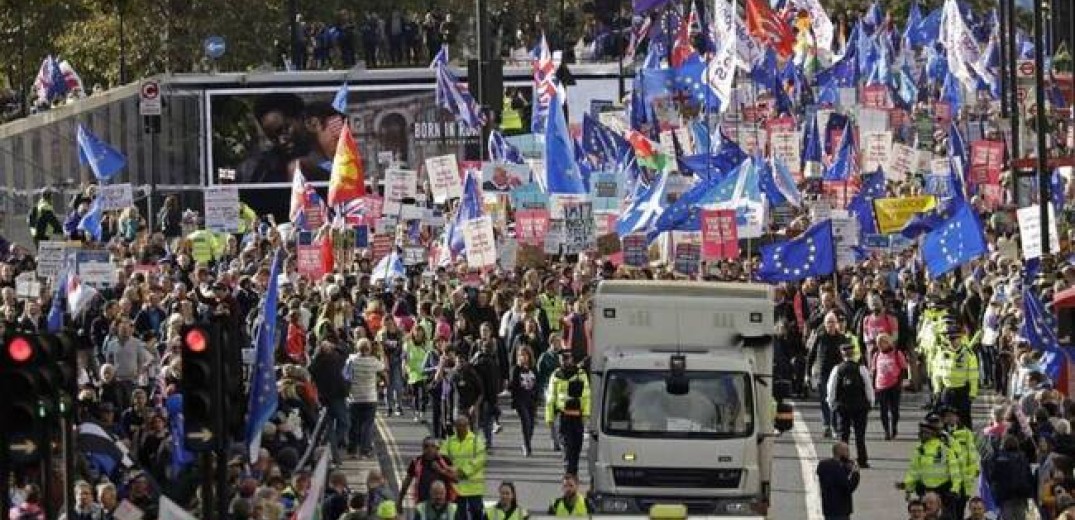 Λονδίνο: Χιλιάδες Βρετανοί διαδήλωσαν ζητώντας νέο δημοψήφισμα 