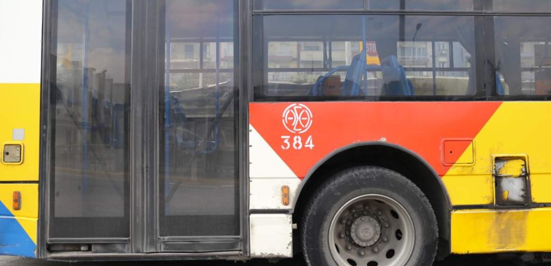 Θεσσαλονίκη: Λεωφορείο του ΟΑΣΘ έχανε λάδια και προκάλεσε ατυχήματα στο κέντρο της πόλης