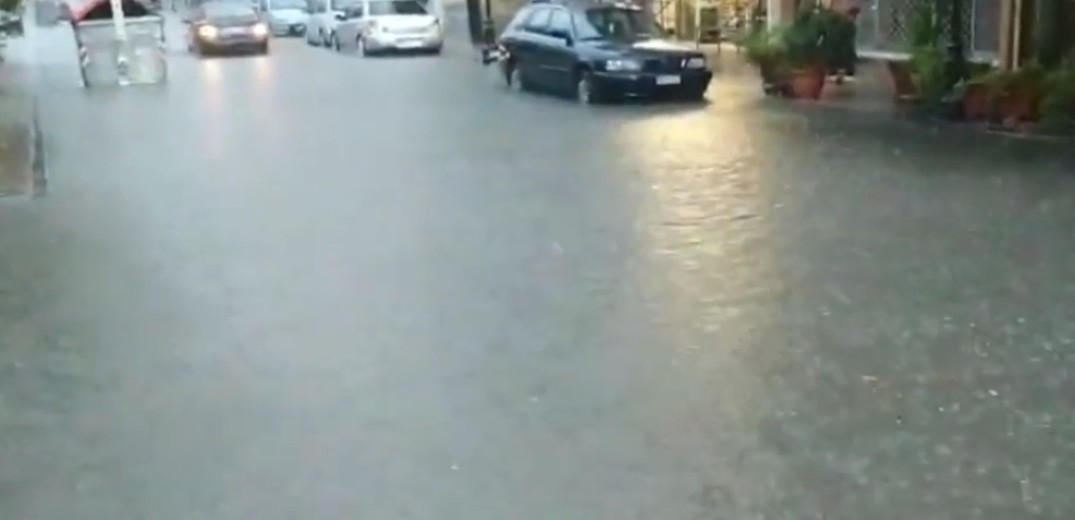Έκλεισαν λόγω βροχής τα σχολεία στην Αλεξάνδρεια Ημαθίας  (Βίντεο)
