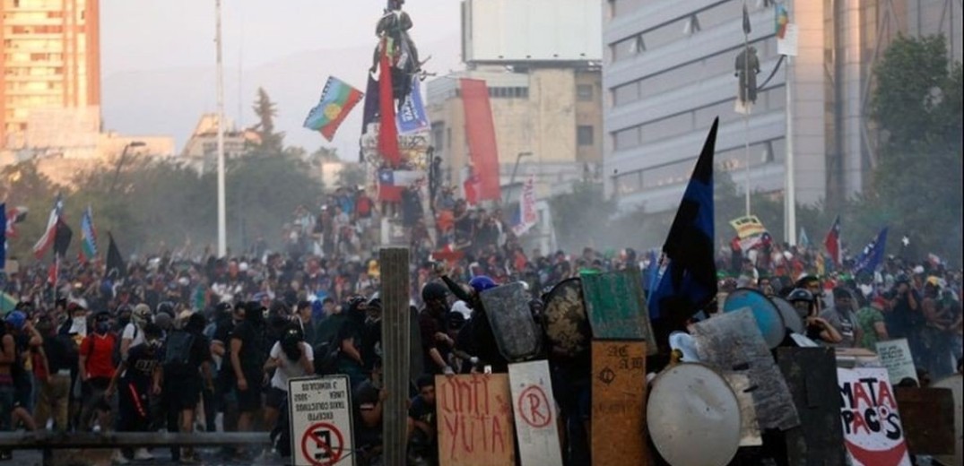 Χιλή: Συγκρούσεις μεταξύ αστυνομικών και διαδηλωτών - Τουλάχιστον 22 πλέον οι νεκροί 