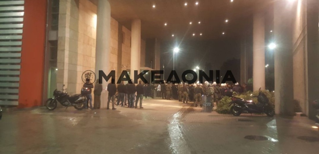 Διαμαρτυρία μελών της κατάληψης της ΥΦΑΝΕΤ στο δημαρχείο Θεσσαλονίκης