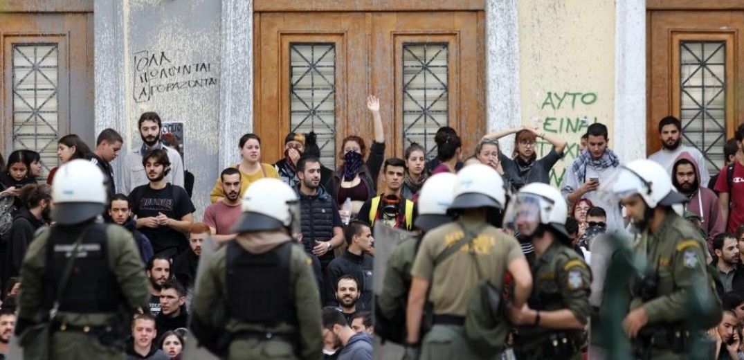 Κόντρα κυβέρνησης-ΣΥΡΙΖΑ με αφορμή τα επεισόδια στην ΑΣΟΕΕ