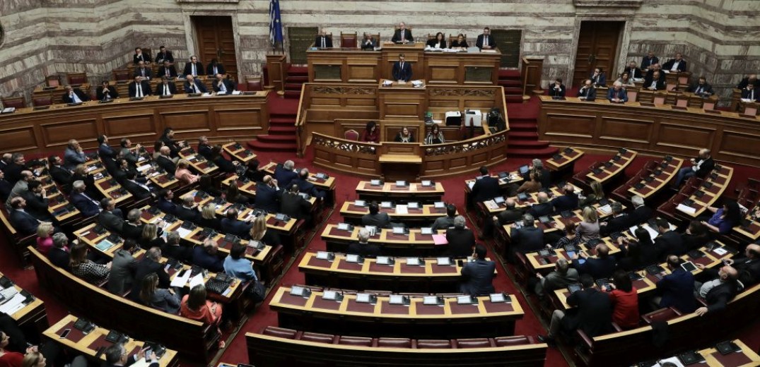 Βουλή: Ψηφίστηκαν και τα άρθρα 16, 33 και 50 του νομοσχεδίου του υπουργείου Παιδείας 