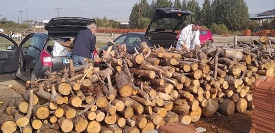 Δωρεάν καυσόξυλα σε 70 ευπαθείς οικογένειες μοίρασε ο δήμος Θέρμης