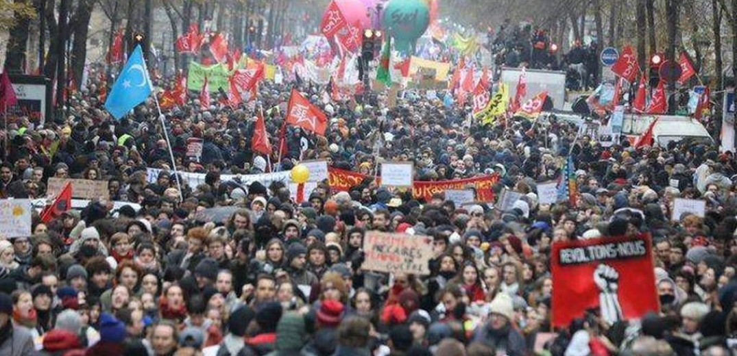 Χάος στους δρόμους του Παρισιού από την απεργία στα μέσα μεταφοράς