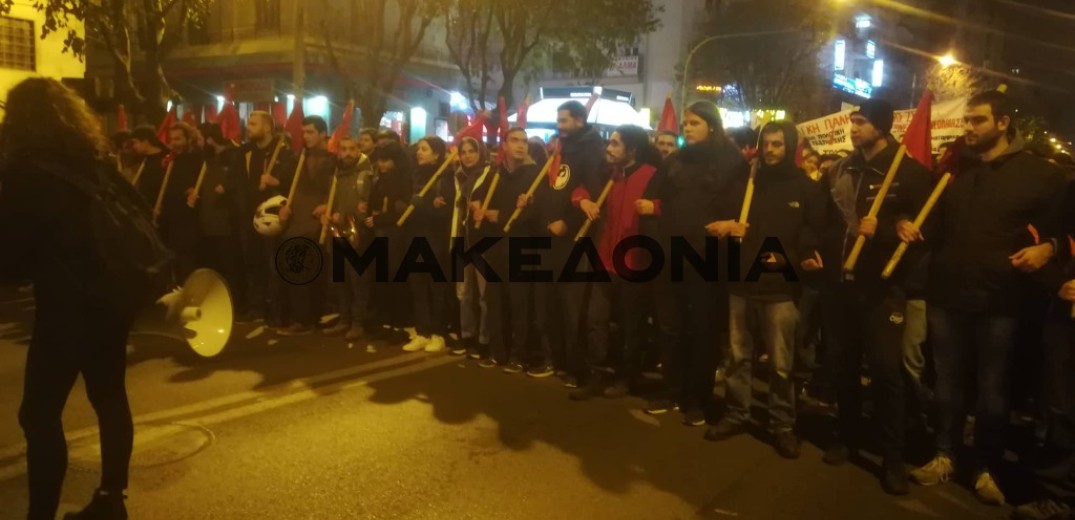 Θεσσαλονίκη: Drone παρακολουθεί την πορεία για τον Γρηγορόπουλο (Βίντεο) 