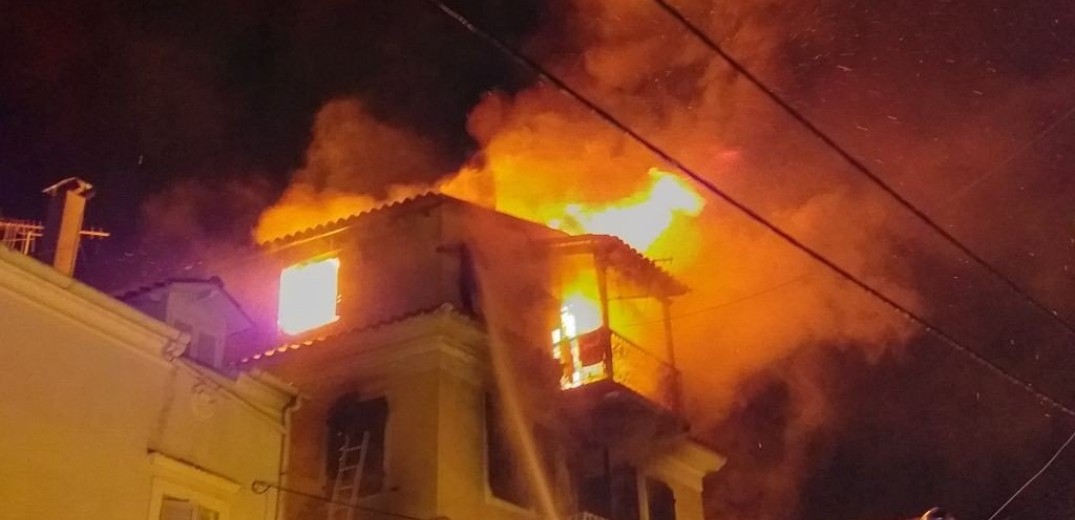 Μεγάλη φωτιά ξέσπασε σε μονοκατοικία της Κέρκυρας