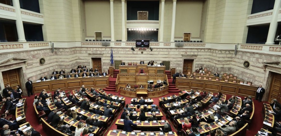 Βουλή: Πέρασε ο εκλογικός νόμος- Επέστρεψε η ενισχυμένη αναλογική 