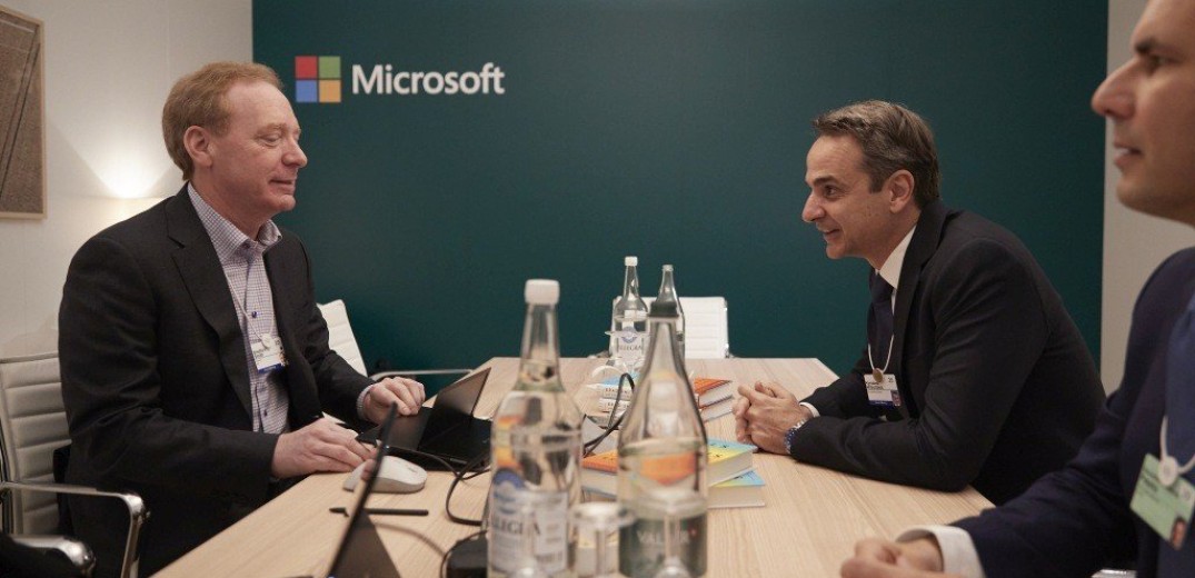 Με τον πρόεδρο της Microsoft Brad Smith συναντήθηκε ο Κ. Μητσοτάκης