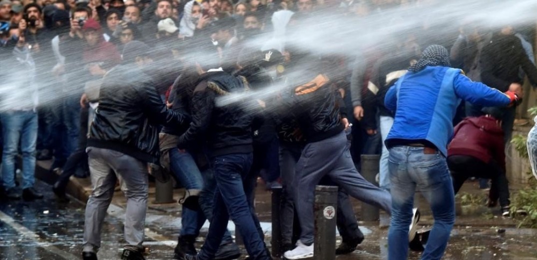 Λίβανος: συγκρούσεις διαδηλωτών με αστυνομικούς στο κέντρο της Βηρυτού 