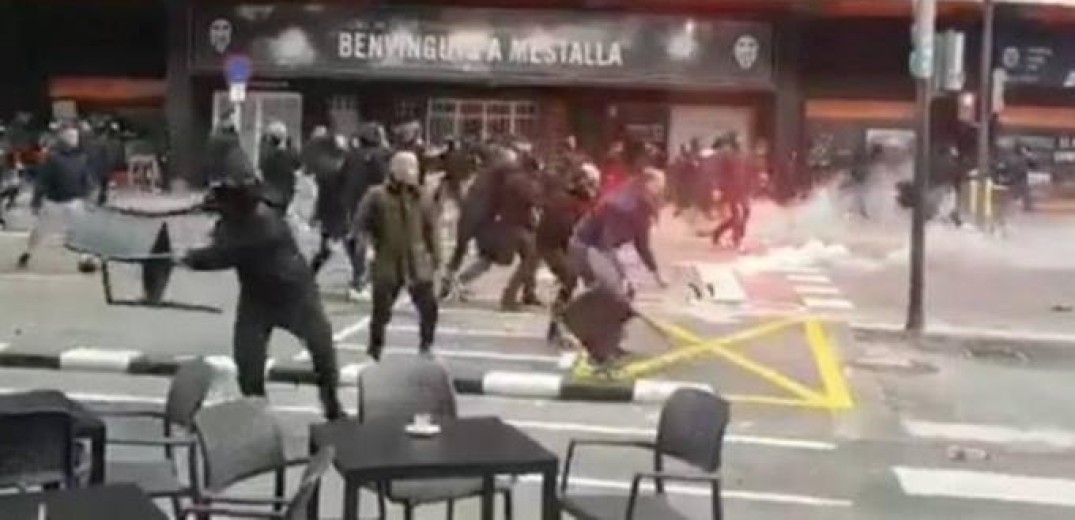 Ισπανία: Άγρια επεισόδια μεταξύ οπαδών της Βαλένθια και της Μπαρτσελόνα (videos)
