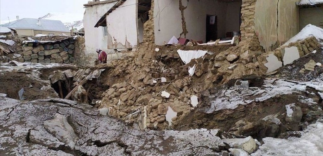 Θρήνος στην Τουρκία από τον φονικό σεισμό-Δεκάδες οι τραυματίες στο Ιράν (βίντεο)