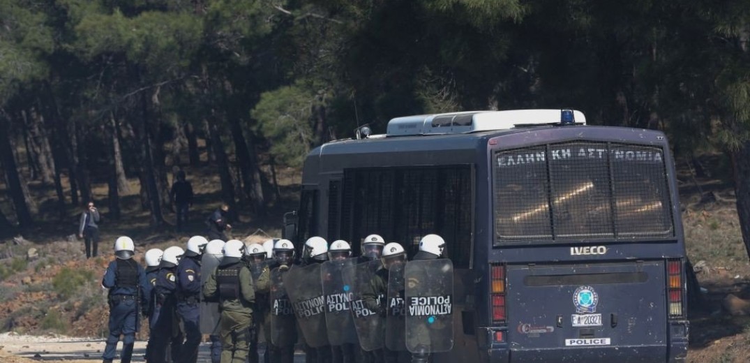 Μυτιλήνη: Στον εισαγγελέα κάτοικος της Λέσβου που φέρεται ότι εισέβαλε σε δωμάτια  όπου διέμεναν άνδρες των ΜΑΤ 