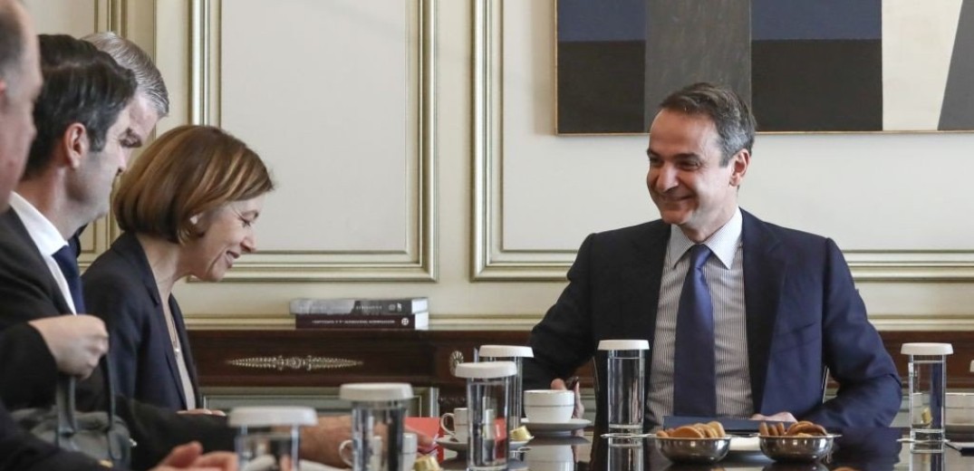 Με τη γαλλίδα υπουργό Άμυνας συναντήθηκε στο Μαξίμου ο πρωθυπουργός